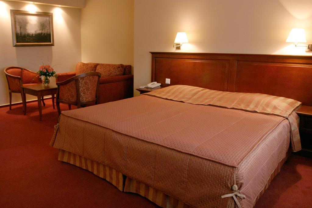 Hotel Prezydencki 3-Star Rzeszów Habitación foto