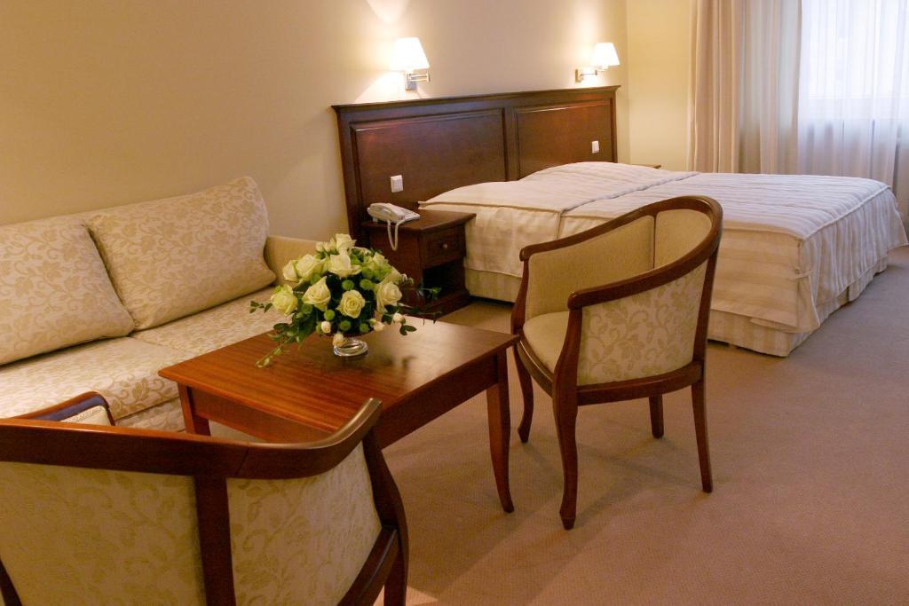 Hotel Prezydencki 3-Star Rzeszów Habitación foto