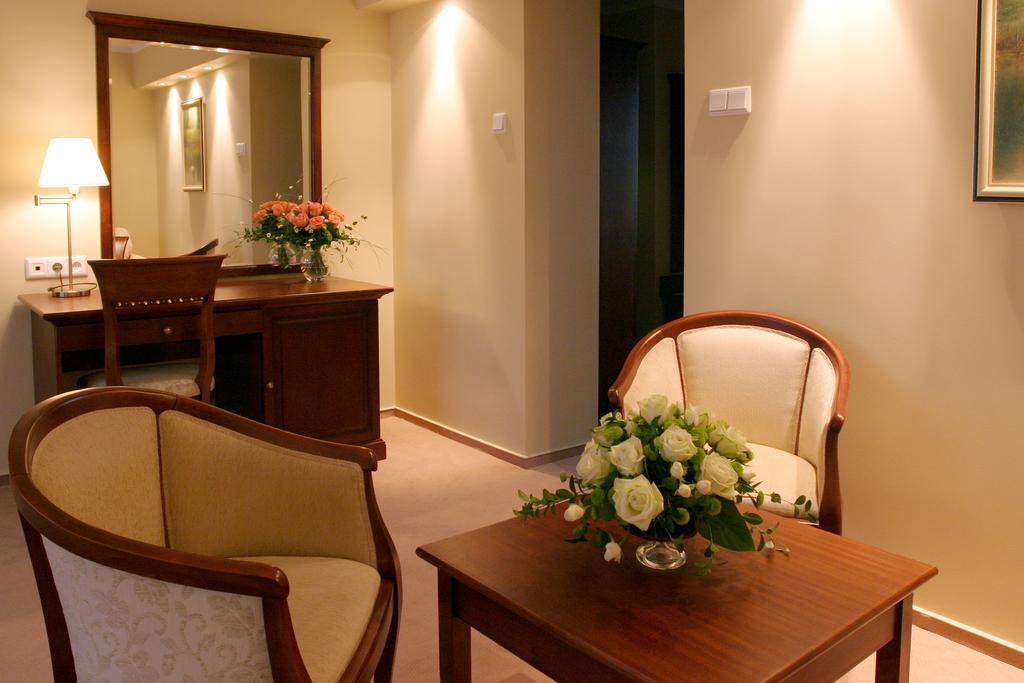 Hotel Prezydencki 3-Star Rzeszów Habitación foto